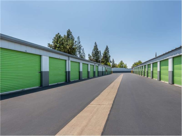 Facility photo: //images.sparefoot.com/medium/15671164cd6fcc7c882.jpg