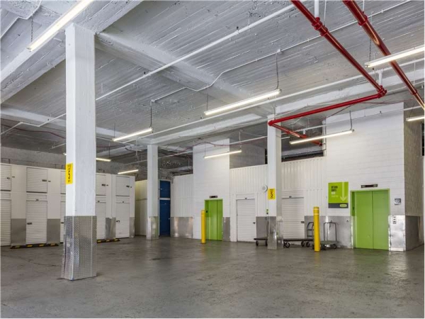 Facility photo: //images.sparefoot.com/medium/15672464cd71514d5ca.jpg