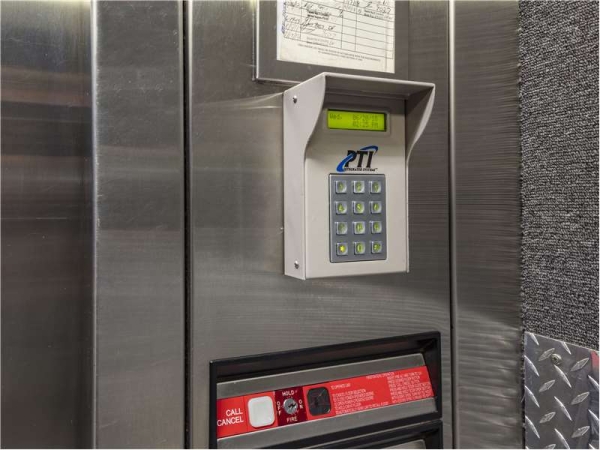 Facility photo: //images.sparefoot.com/medium/15672464cd7155eb4c0.jpg