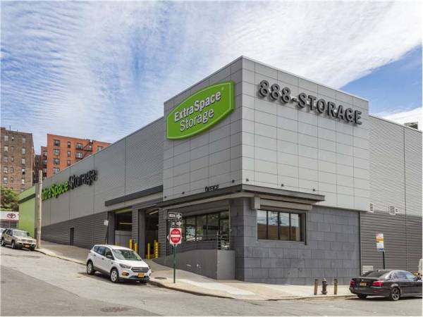 Facility photo: //images.sparefoot.com/medium/15672464cd715725f04.jpg