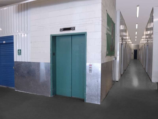 Facility photo: //images.sparefoot.com/medium/15672464cd71593cbeb.jpg