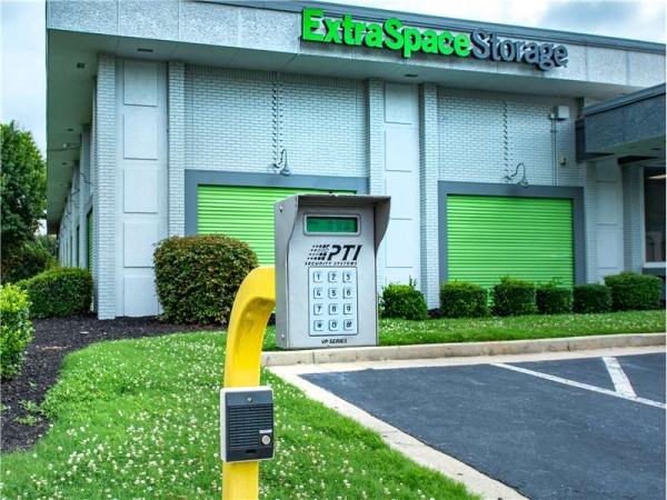 Storage Units at Extra Space Storage - 1304 - Atlanta - Cheshire Bridge Rd NE - 2489 Cheshire Bridge Road