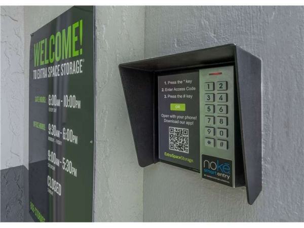 Facility photo: //images.sparefoot.com/medium/156730699432af3cf4b.jpg