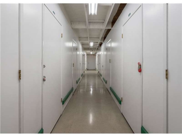 Facility photo: //images.sparefoot.com/medium/156730699432b1b0b61.jpg