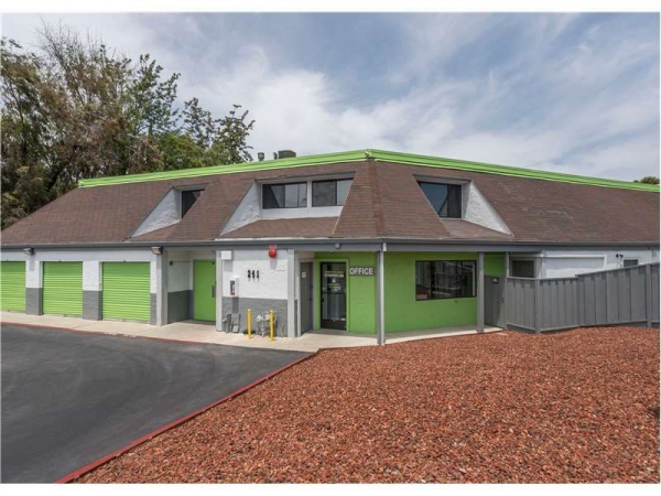 Facility photo: //images.sparefoot.com/medium/156730699432b27ba45.jpg