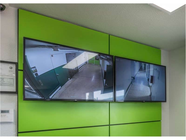 Facility photo: //images.sparefoot.com/medium/156730699432b367be0.jpg