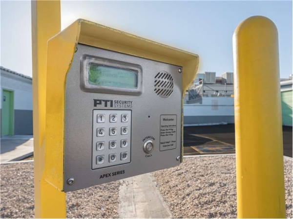 Facility photo: //images.sparefoot.com/medium/1567416994333d8dd0c.jpg