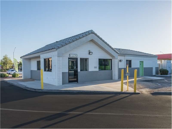 Facility photo: //images.sparefoot.com/medium/15674169943340f17fd.jpg