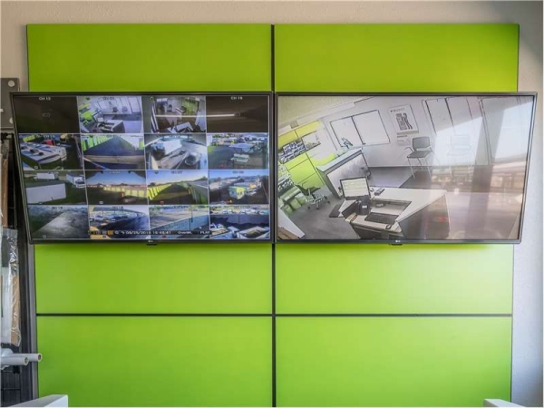 Facility photo: //images.sparefoot.com/medium/15674169943341c0f4c.jpg