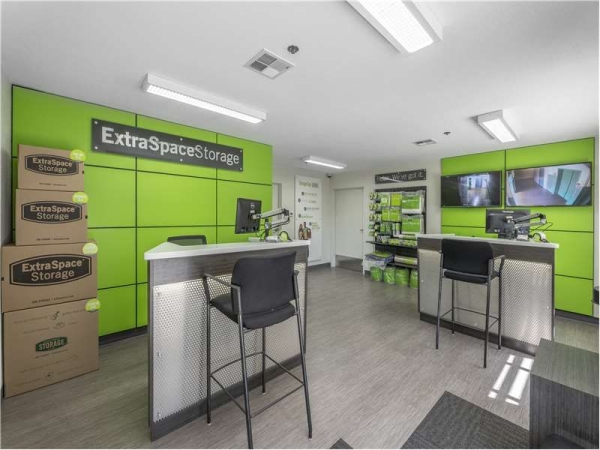 Facility photo: //images.sparefoot.com/medium/156743699432edf19d3.jpg