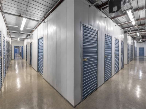 Facility photo: //images.sparefoot.com/medium/156743699432efd0694.jpg