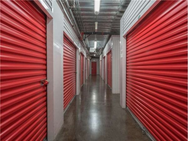 Facility photo: //images.sparefoot.com/medium/1567616994337040895.jpg