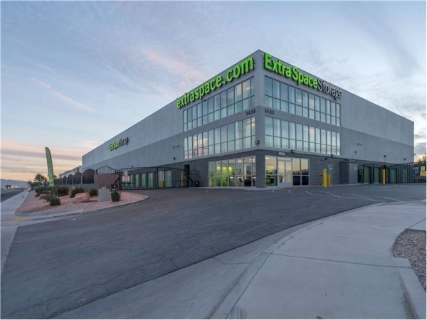 Facility photo: //images.sparefoot.com/medium/156761699433710ec91.jpg