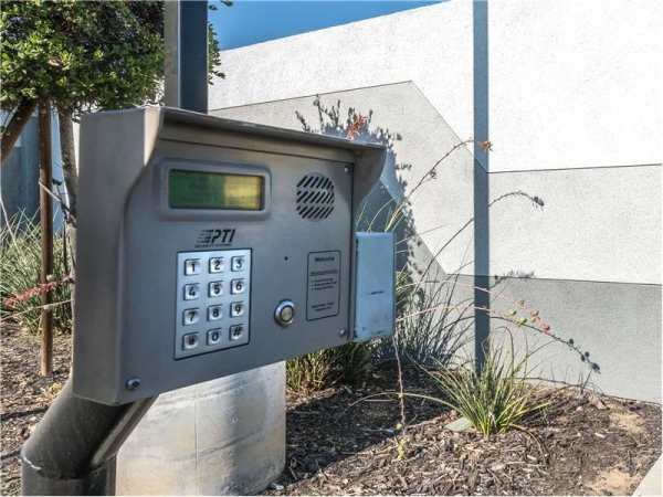 Facility photo: //images.sparefoot.com/medium/156765699432e85bf69.jpg