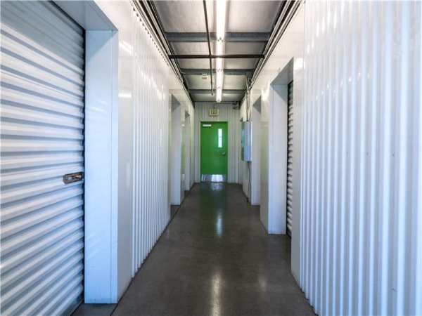 Facility photo: //images.sparefoot.com/medium/156765699432eaa5c1f.jpg