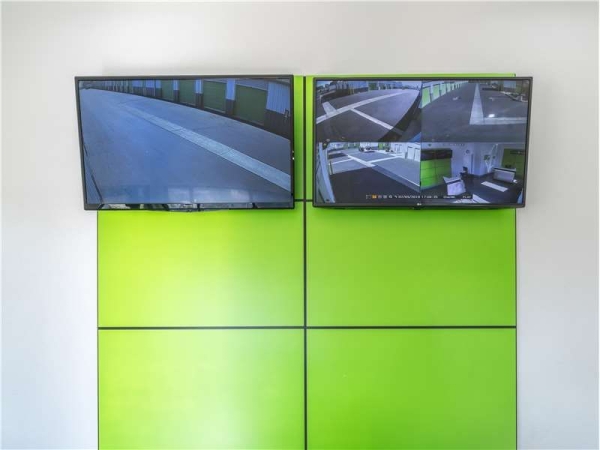 Facility photo: //images.sparefoot.com/medium/156765699432ec652e0.jpg