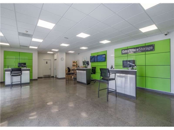 Facility photo: //images.sparefoot.com/medium/156767699433937485c.jpg