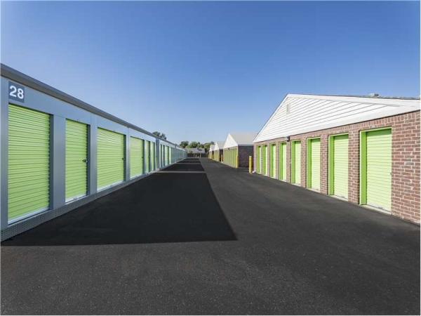 Facility photo: //images.sparefoot.com/medium/15676869943388df3e0.jpg