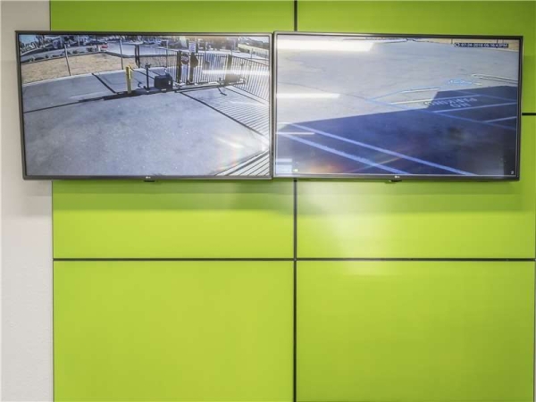 Facility photo: //images.sparefoot.com/medium/1567686994338a707f2.jpg