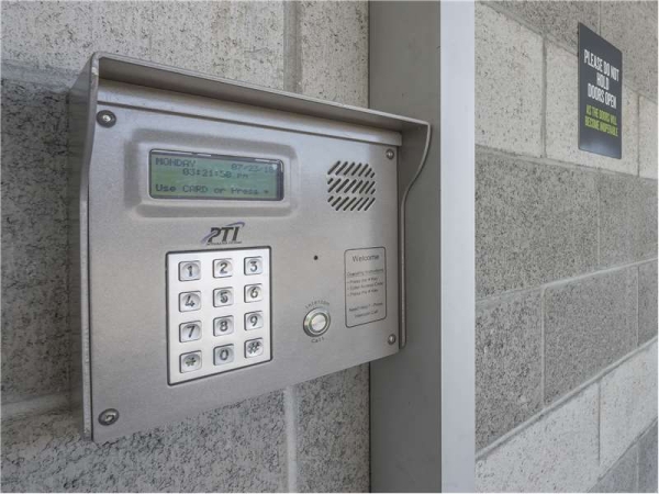 Facility photo: //images.sparefoot.com/medium/156773699433a1a7b18.jpg