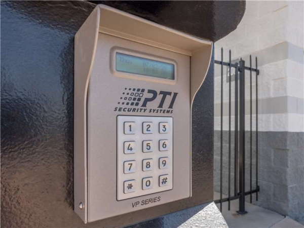 Facility photo: //images.sparefoot.com/medium/1567746994337b01d16.jpg