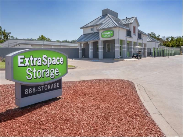 Facility photo: //images.sparefoot.com/medium/1567746994337e546c4.jpg