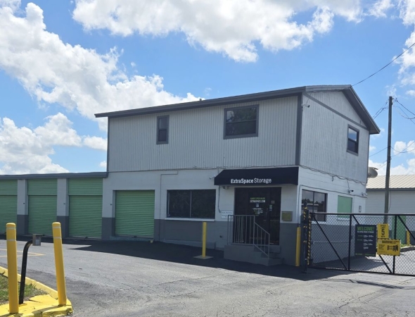 Storage Units at Extra Space Storage - 8254 - Land O Lakes - Lake Patience Rd - 21338 Lake Patience Road