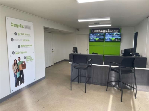 Facility photo: //images.sparefoot.com/medium/1567866994343a7cd4a.jpg