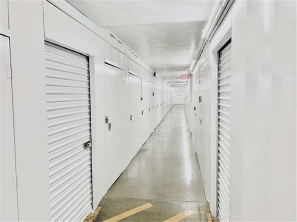 Facility photo: //images.sparefoot.com/medium/1567866994343c1c7ff.jpg