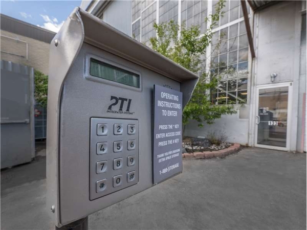 Facility photo: //images.sparefoot.com/medium/156787699433b4d2d99.jpg