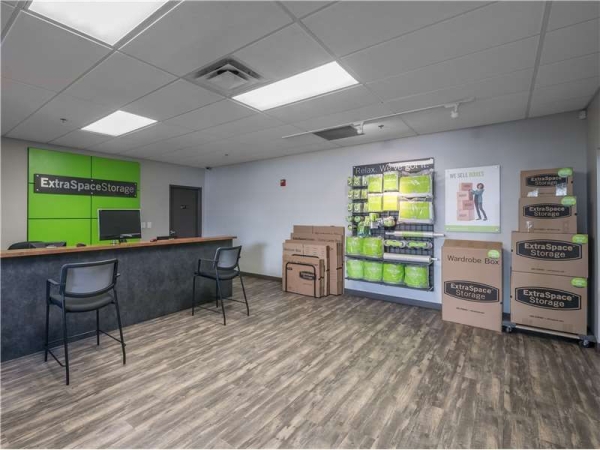 Facility photo: //images.sparefoot.com/medium/156787699433b5925e1.jpg