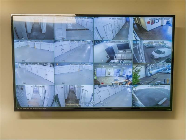 Facility photo: //images.sparefoot.com/medium/156787699433b91c116.jpg