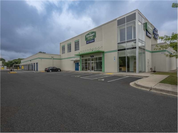 Facility photo: //images.sparefoot.com/medium/15678864cc092dc030f.jpg