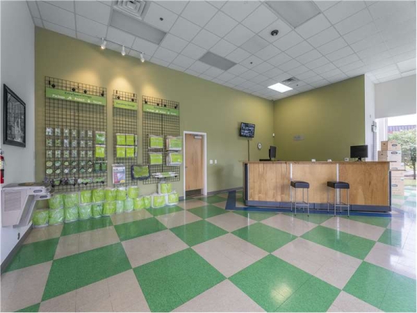 Facility photo: //images.sparefoot.com/medium/15678864cc09319f74b.jpg