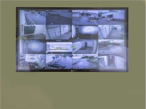 Facility photo: //images.sparefoot.com/medium/15678864cc0932ea62f.jpg