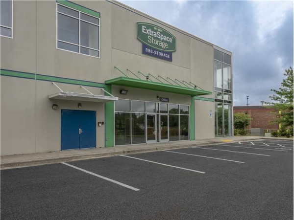 Facility photo: //images.sparefoot.com/medium/15678864cc093589fe4.jpg