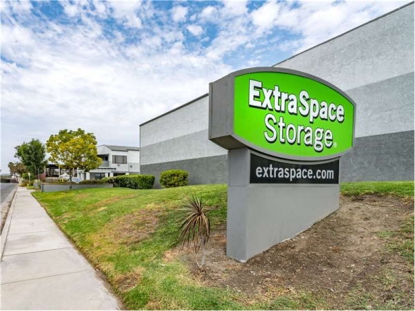 Facility photo: //images.sparefoot.com/medium/156809699433bc10ab3.jpg