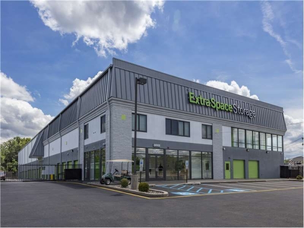 Facility photo: //images.sparefoot.com/medium/156817699433a74002d.jpg