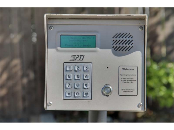 Facility photo: //images.sparefoot.com/medium/156821699433a4e00ee.jpg