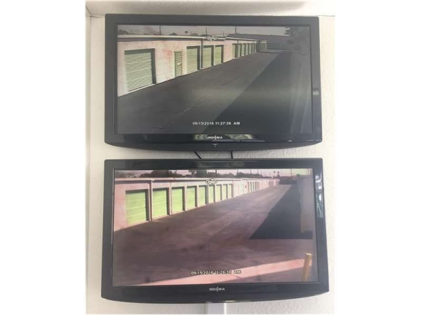 Facility photo: //images.sparefoot.com/medium/156837699433d6d2494.jpg