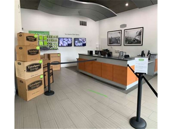 Storage Units at Extra Space Storage - 8433 - Chicago - 1242 W Washington - 1242 West Washington Boulevard