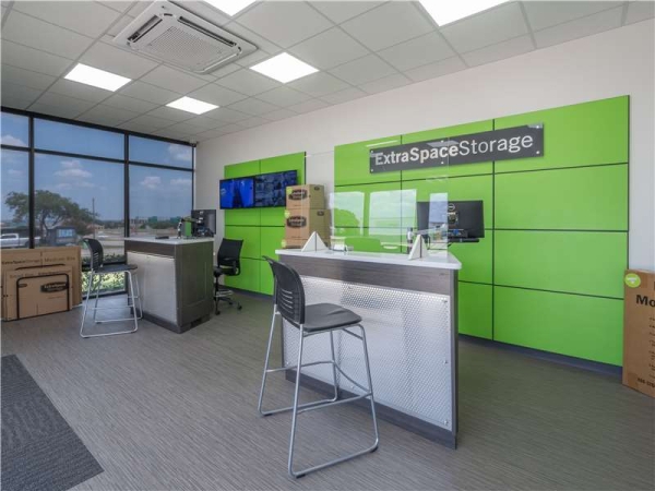 Storage Units at Extra Space Storage - 1559 - Fort Worth - Mandy Lane - 6750 Mandy Lane