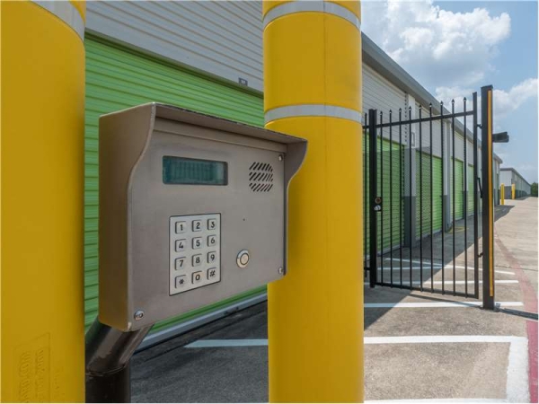 Storage Units at Extra Space Storage - 1559 - Fort Worth - Mandy Lane - 6750 Mandy Lane