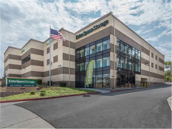 Facility photo: //images.sparefoot.com/medium/15684469943462dc2a8.jpg