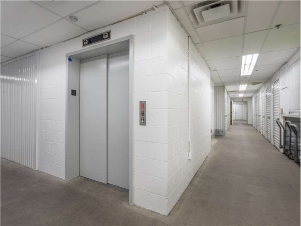 Facility photo: //images.sparefoot.com/medium/15684469943466016dd.jpg