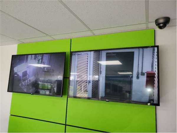 Facility photo: //images.sparefoot.com/medium/15684469943467887f5.jpg