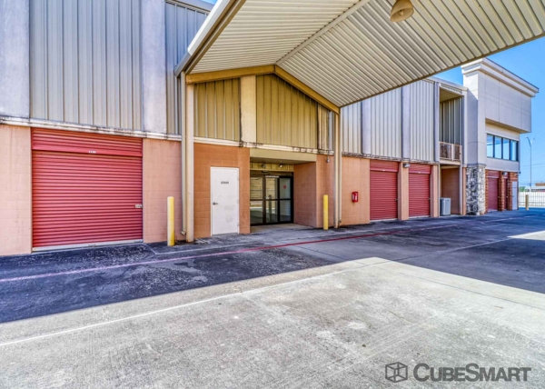 Facility photo: //images.sparefoot.com/medium/1569016825c09610178.jpg