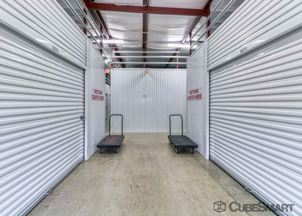 Facility photo: //images.sparefoot.com/medium/157323688c80c497b9a.jpg