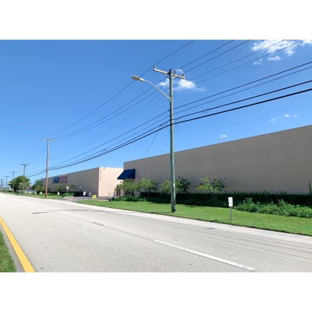 Facility photo: //images.sparefoot.com/medium/157353637a6d9283a1b.jpg