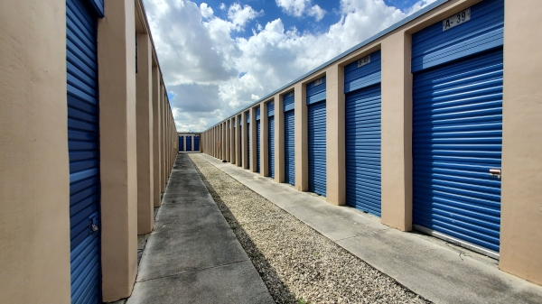 Facility photo: //images.sparefoot.com/medium/157353637a6ed7ecaf6.jpg